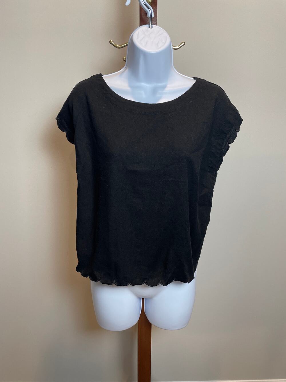 Ellen Tracy Linen Blend Top Size XL Black Scalloped Hem Detail